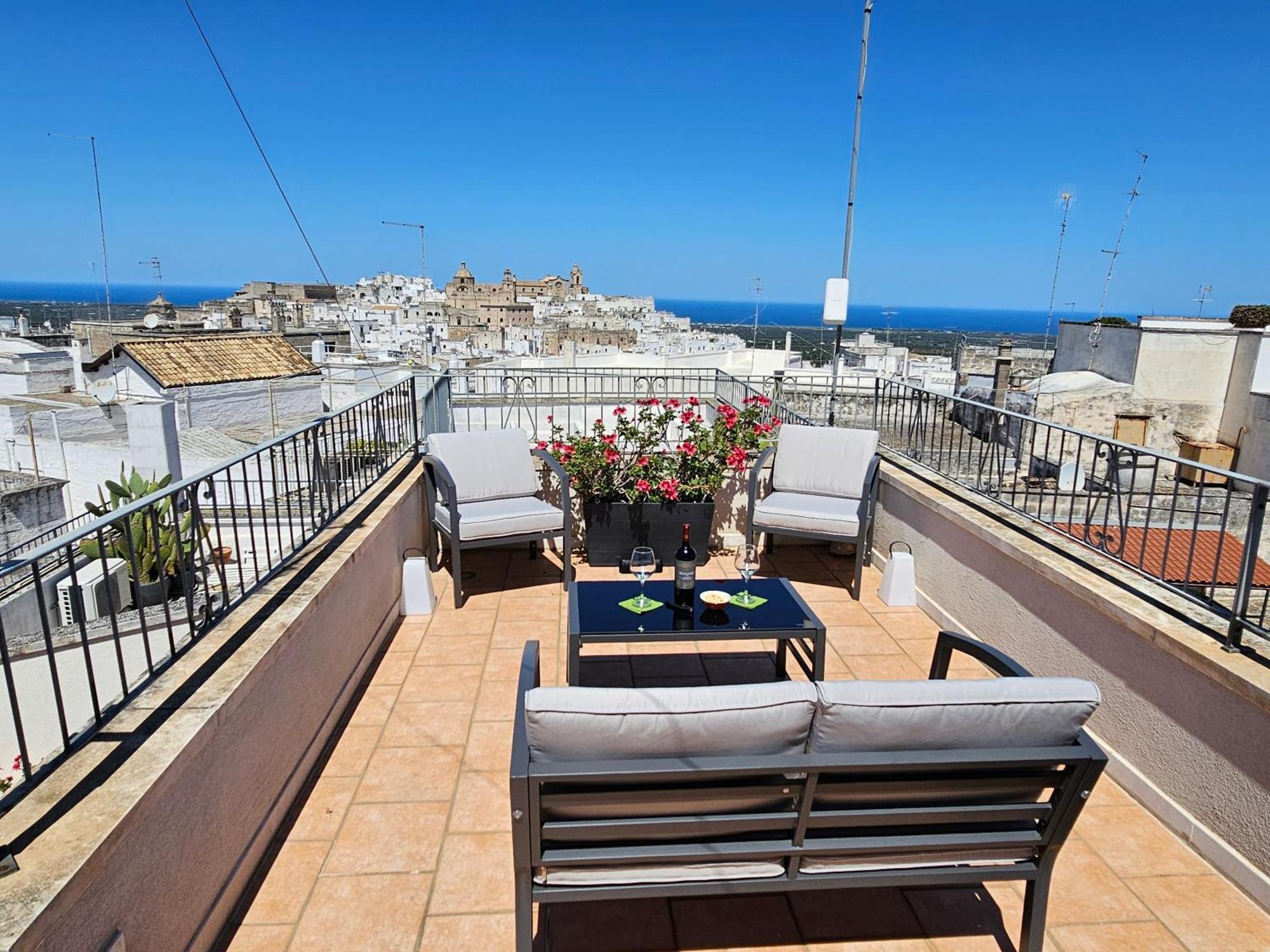 Casa Josephina - Three Level Stone Home With Balcony, 2 Roof Terraces & Sea Views Ostuni Szoba fotó